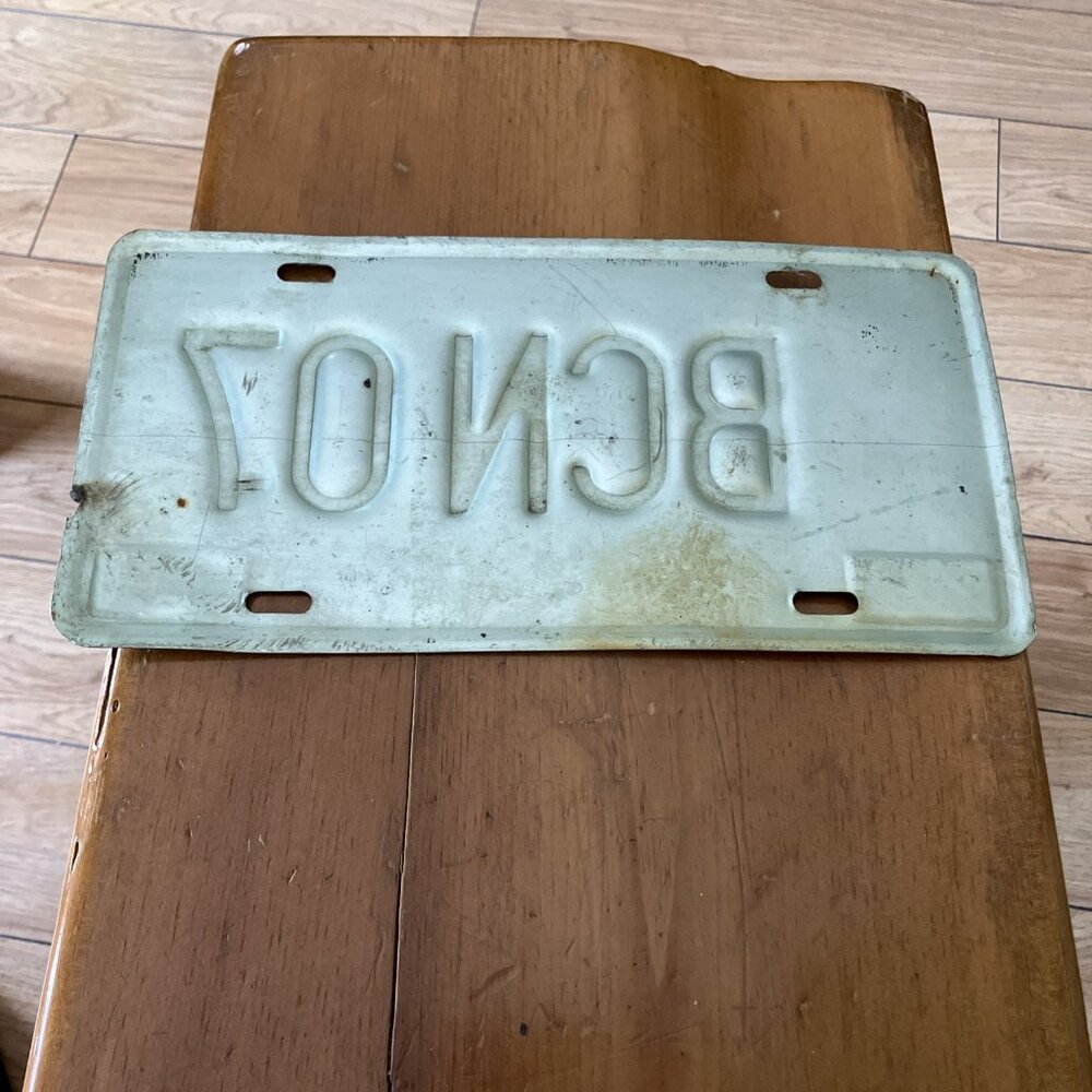 Yukon 1994 THE KLONDIKE MINER GRAPHIC License Plate # CCN 07 - Picture 8 of 8